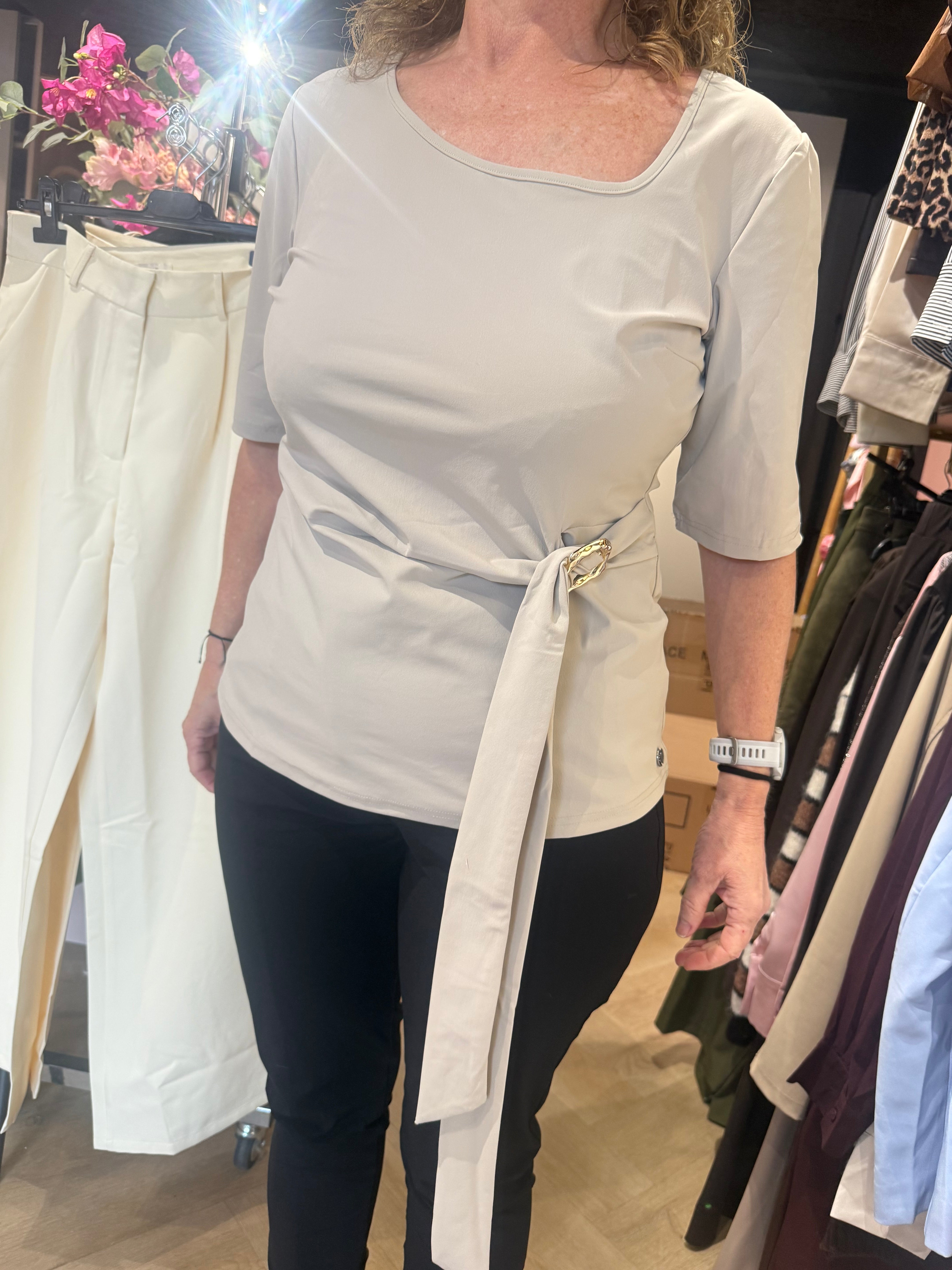 Triple Nine Top TP6944 Beige met Strik